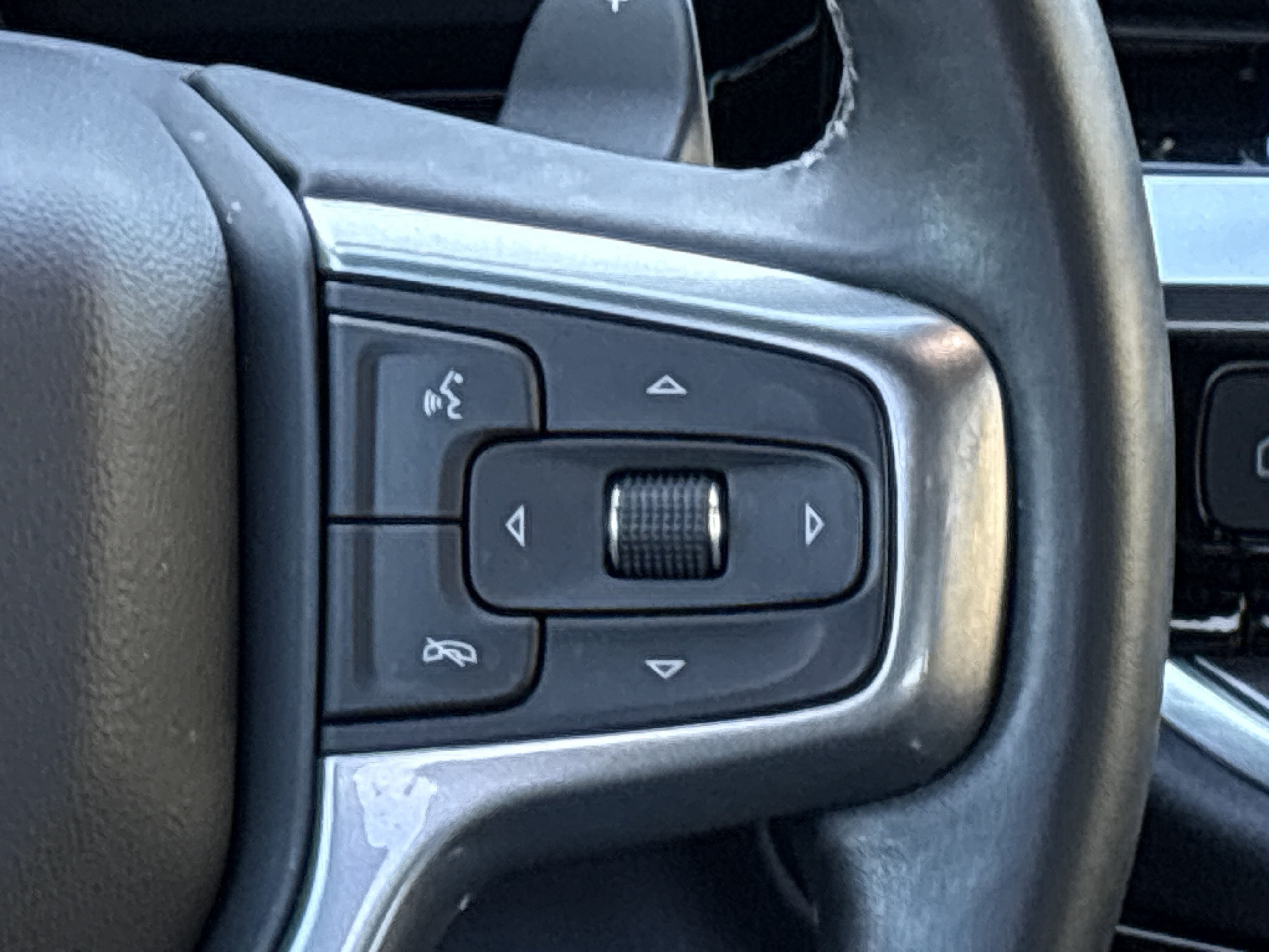 Used 2025 Chevrolet Silverado 1500 LTZ w/ LTZ Convenience Package II AWD/4WD image 23