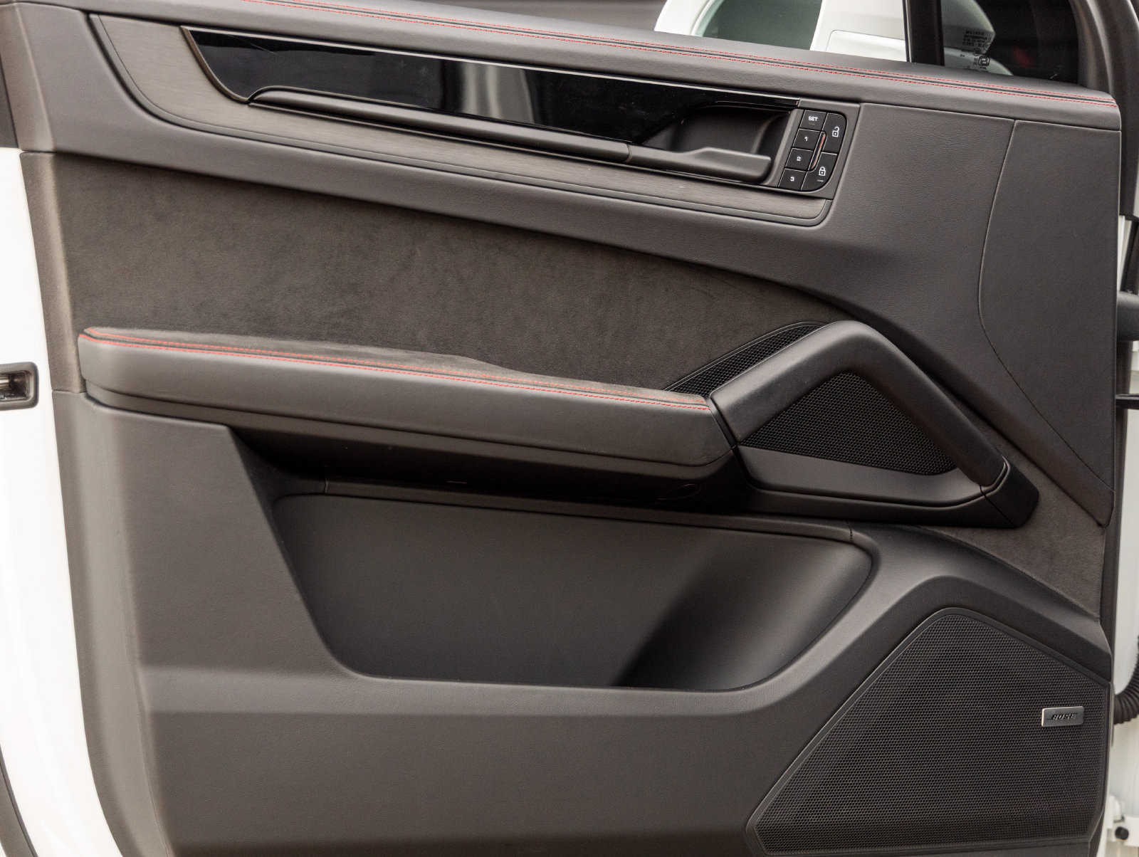 Certified 2025 Porsche Cayenne GTS AWD/4WD image 19