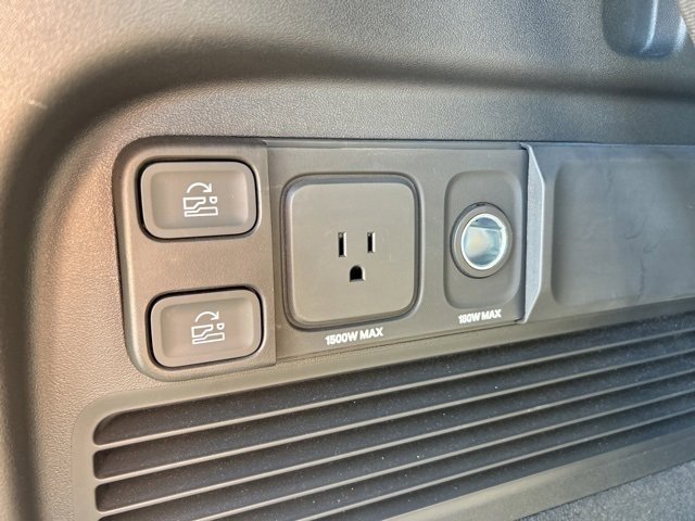 Used 2025 Rivian R1S Adventure image 17