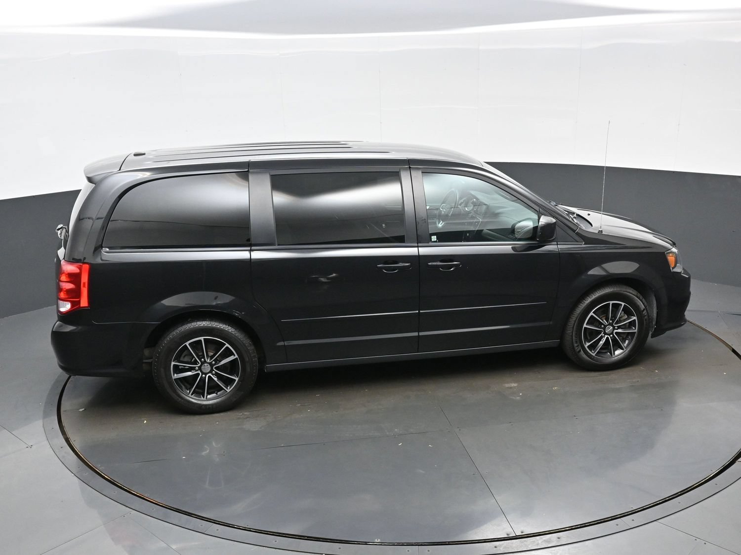 Used 2017 Dodge Grand Caravan GT FWD image 39