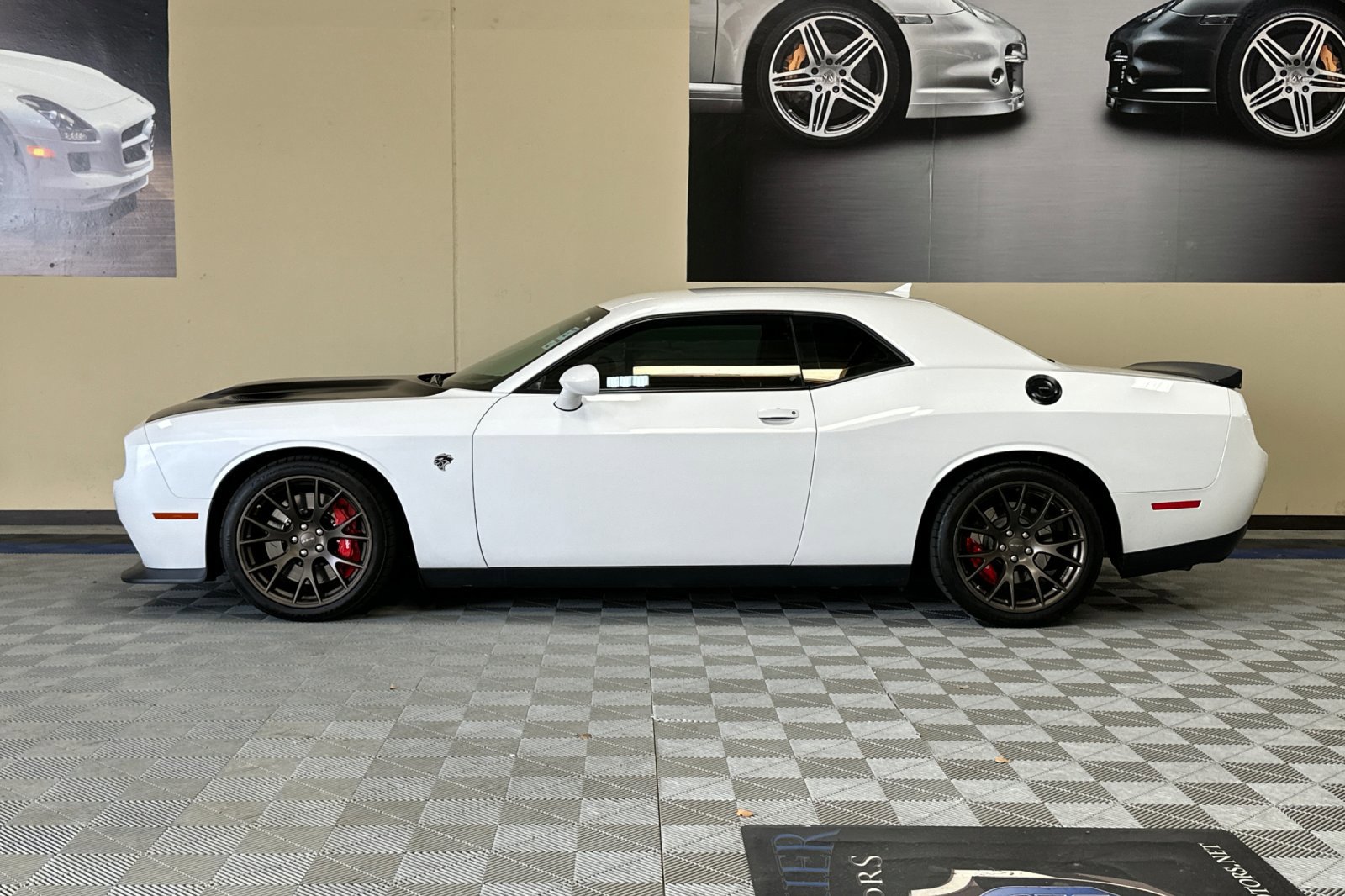 Used 2015 Dodge Challenger SRT Hellcat image 7