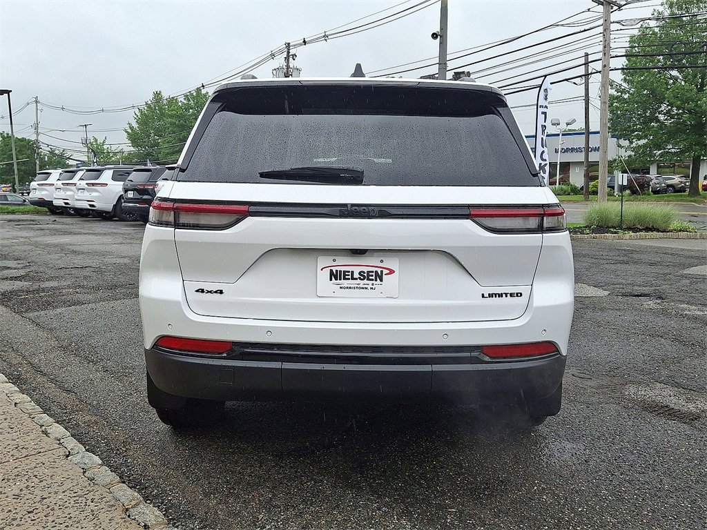 Certified 2025 Jeep Grand Cherokee Limited w/ Black Appearance Package image 23