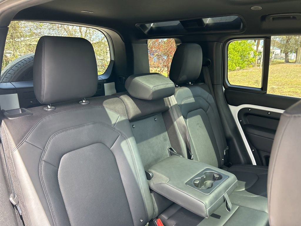 Used 2025 Land Rover Defender 110 S image 50