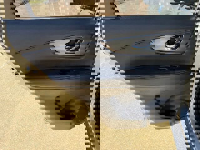 Used 2016 Nissan Rogue S image 12