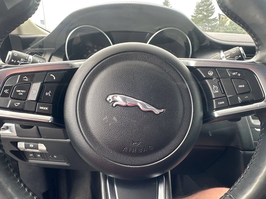 Used 2020 Jaguar E-PACE AWD/4WD image 17