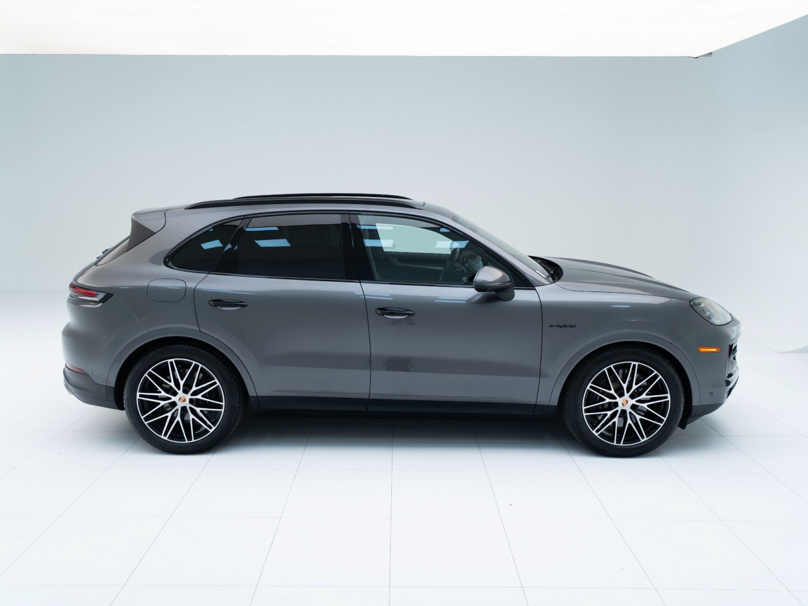 Certified 2025 Porsche Cayenne GTS AWD/4WD image 8