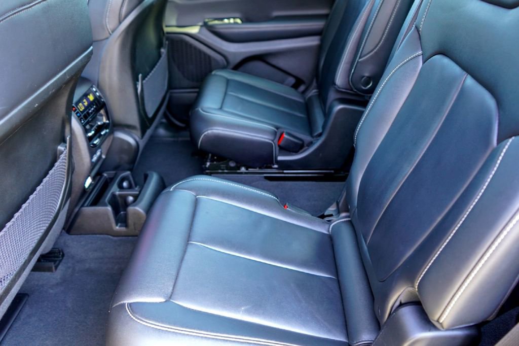 Used 2023 Jeep Grand Cherokee L Limited image 22