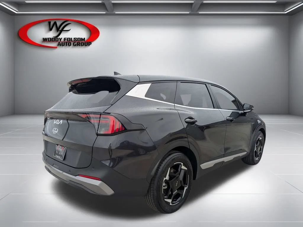 Used 2026 Kia Sportage EX FWD image 3