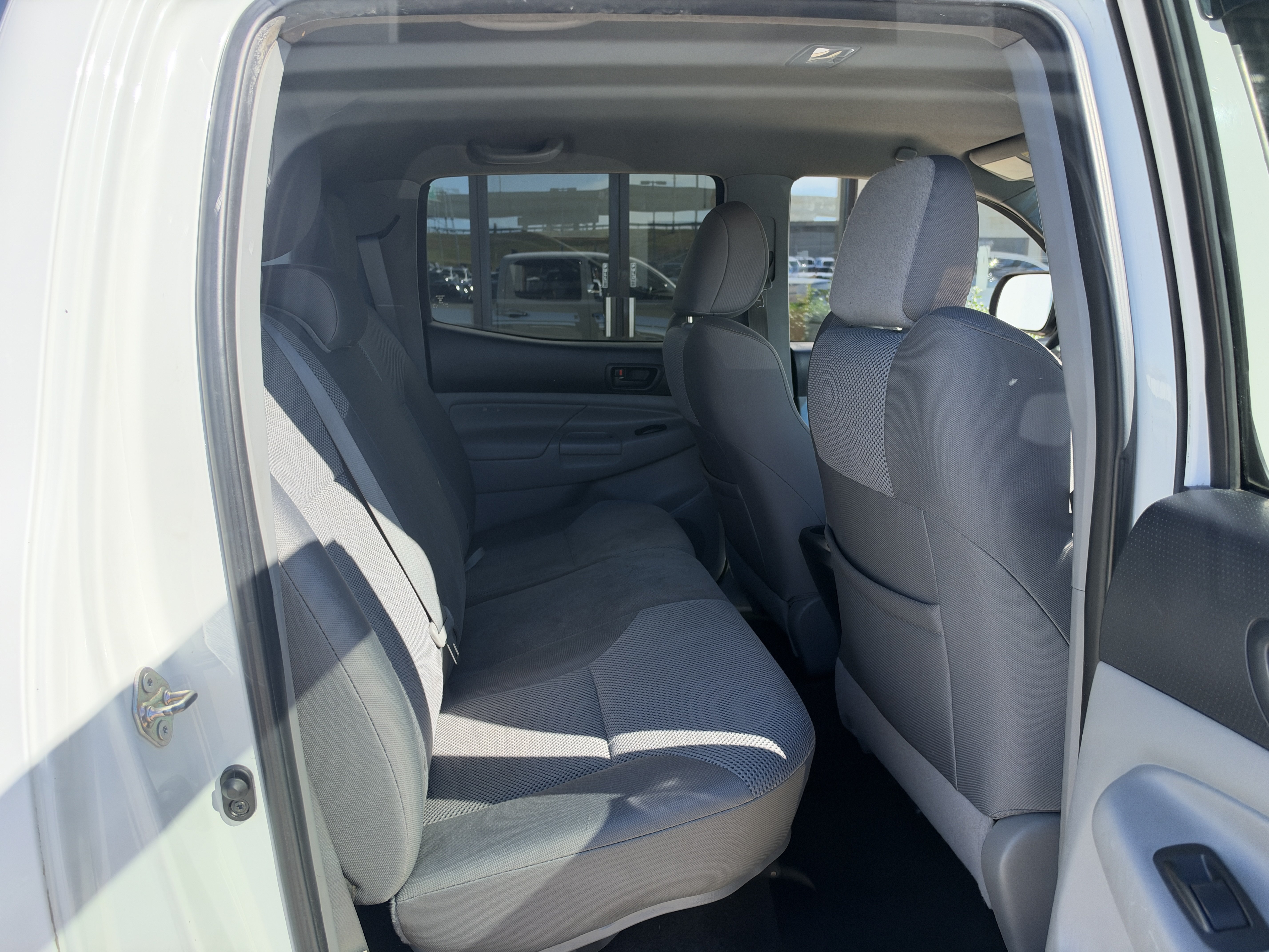Used 2014 Toyota Tacoma 4x4 Double Cab w/ TRD Off-Road Package image 23