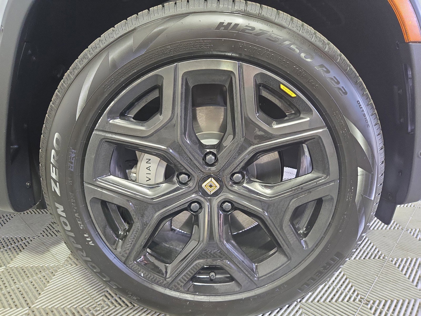 Used 2024 Rivian R1S Adventure AWD/4WD image 11