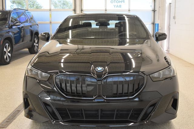 New 2027 BMW 550e xDrive w/ Executive Package AWD/4WD image 3