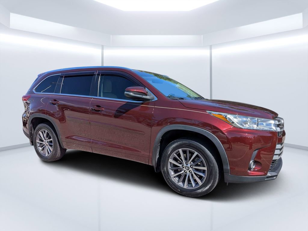 Used 2018 Toyota Highlander XLE FWD image 1