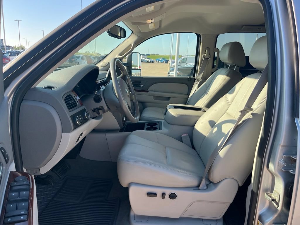 Used 2010 Chevrolet Silverado 3500 LTZ AWD/4WD image 5