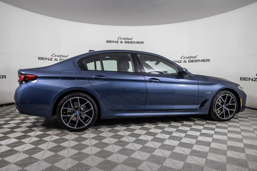 Used 2023 BMW 530e w/ M Sport Package RWD image 4