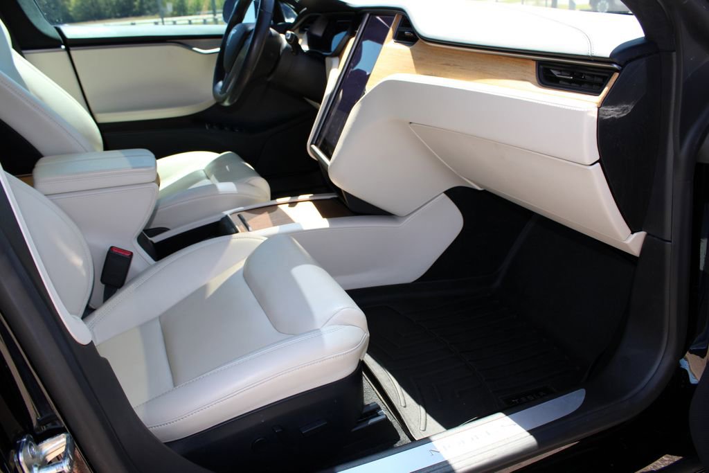 Used 2020 Tesla Model S Long Range Plus image 6