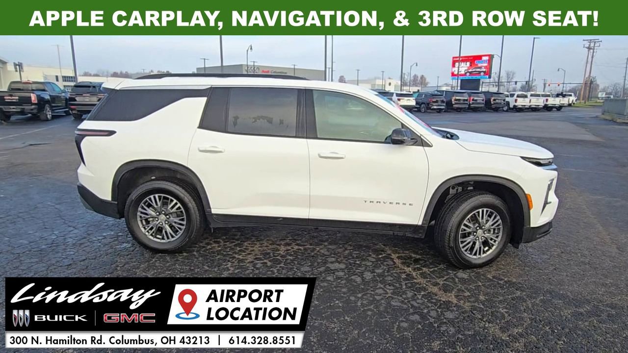 Used 2025 Chevrolet Traverse LT image 9