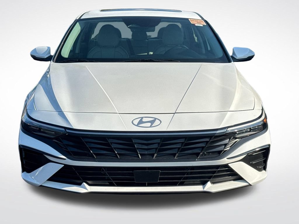 Used 2025 Hyundai Elantra Limited FWD image 3