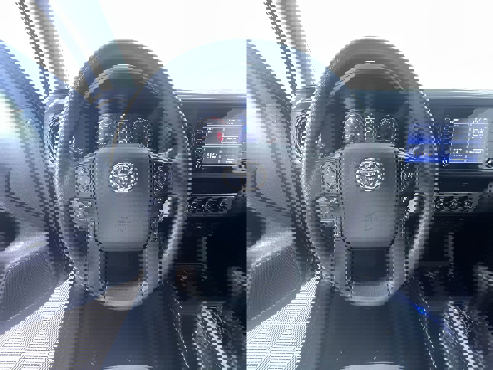 Used 2022 Toyota Tacoma SR image 17