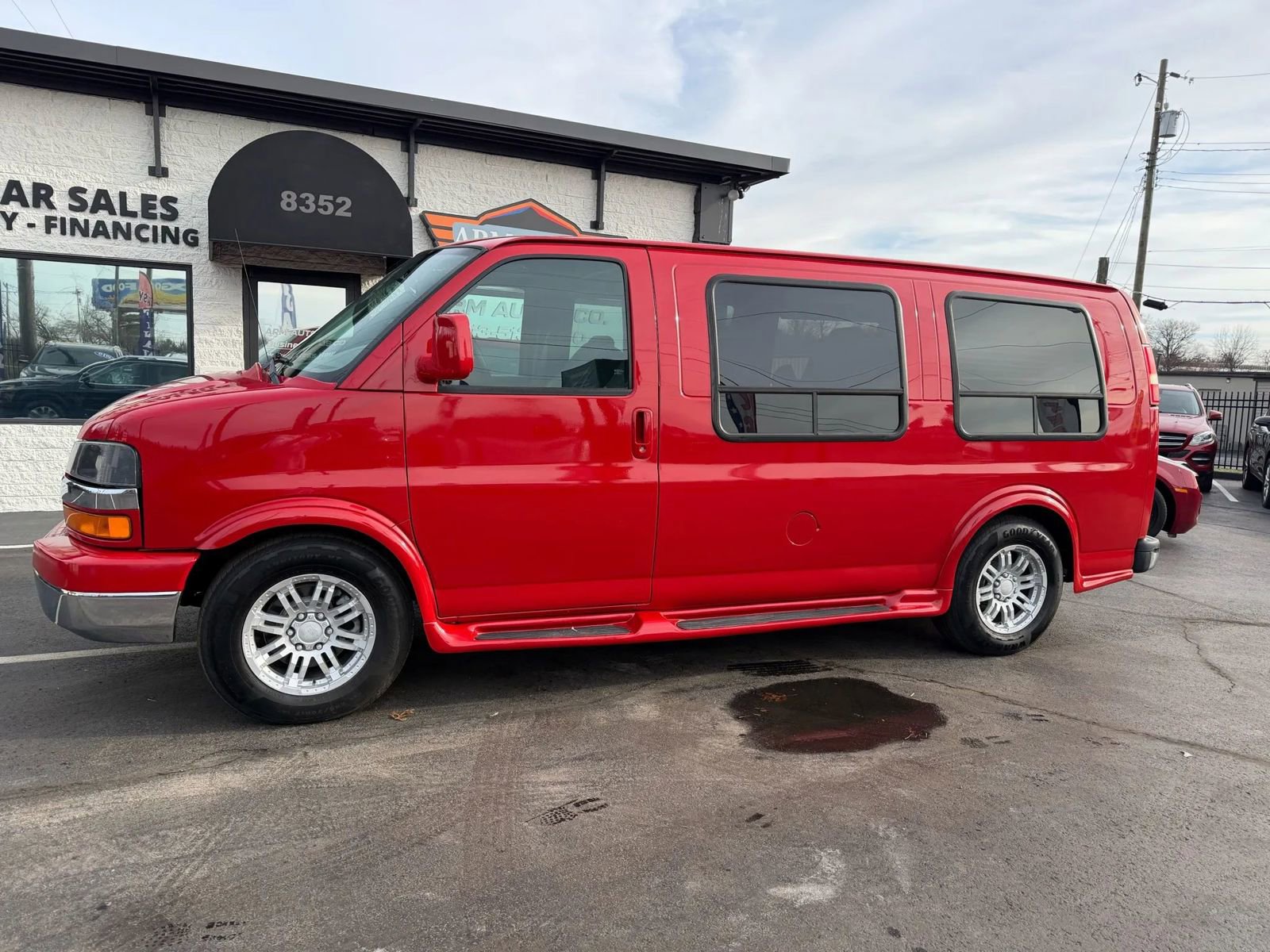 Used 2010 Chevrolet Express 1500 w/ Power Package image 3