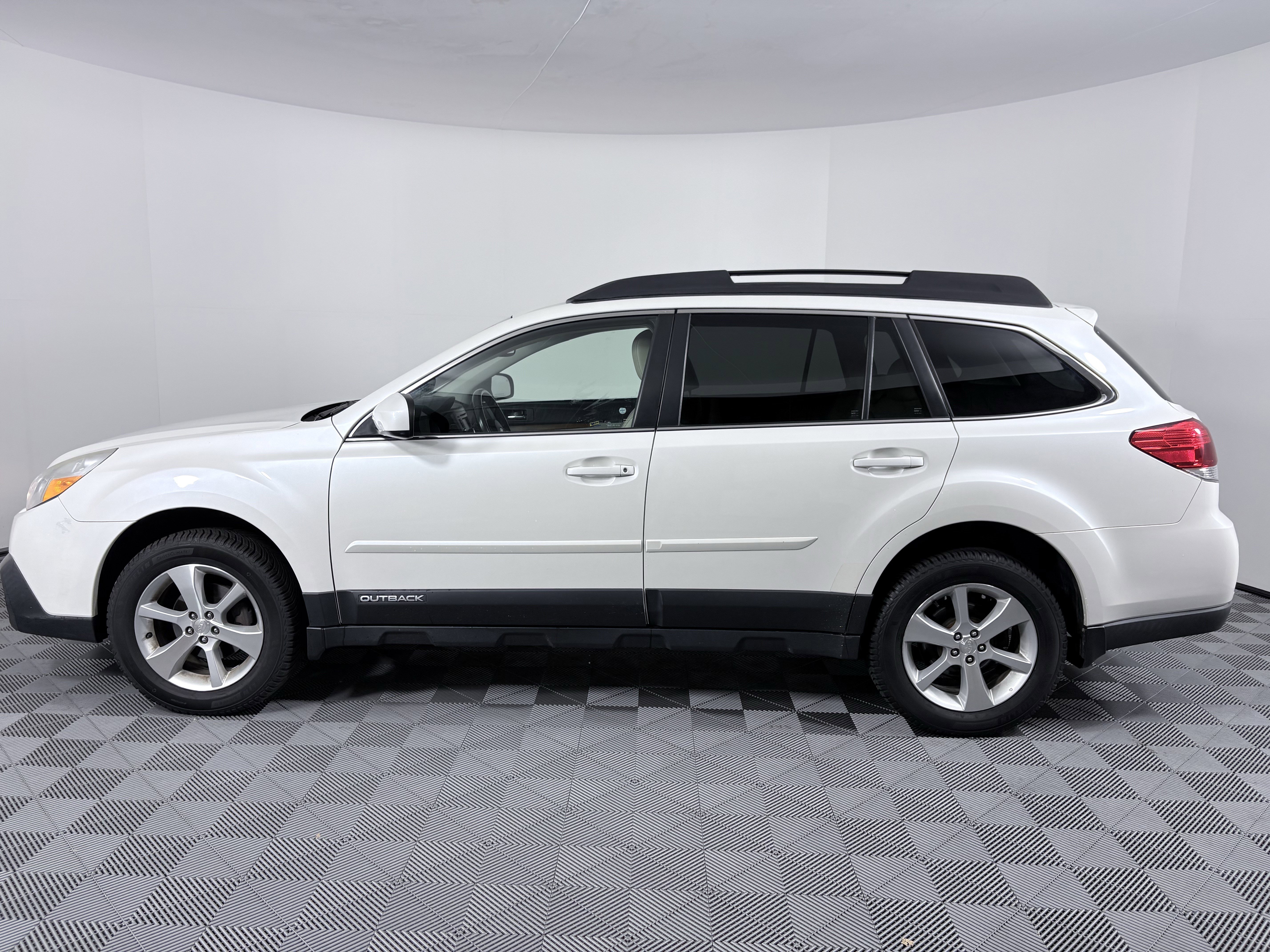 Used 2014 Subaru Outback 2.5i Limited w/ Moonroof Package image 12