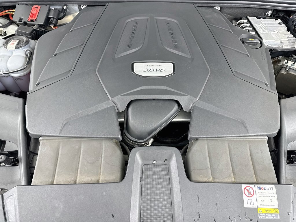 Certified 2023 Porsche Cayenne AWD/4WD image 31