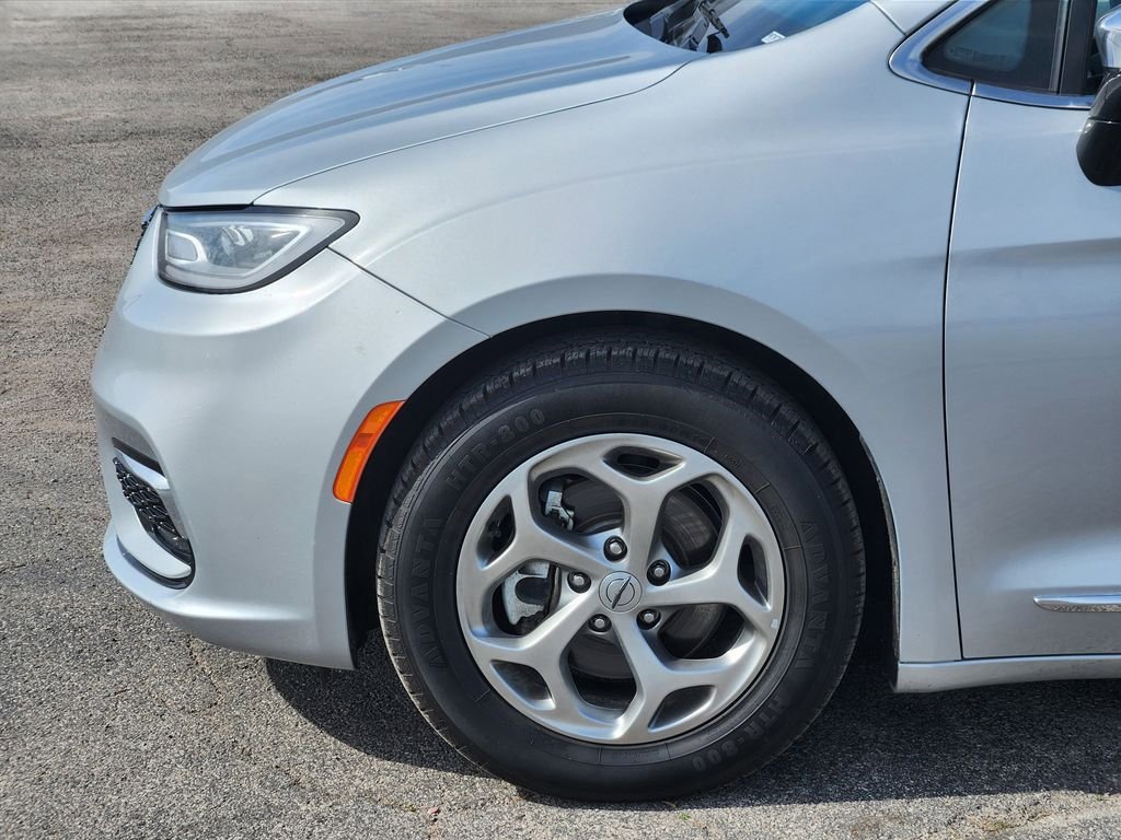 Used 2023 Chrysler Pacifica Limited image 8