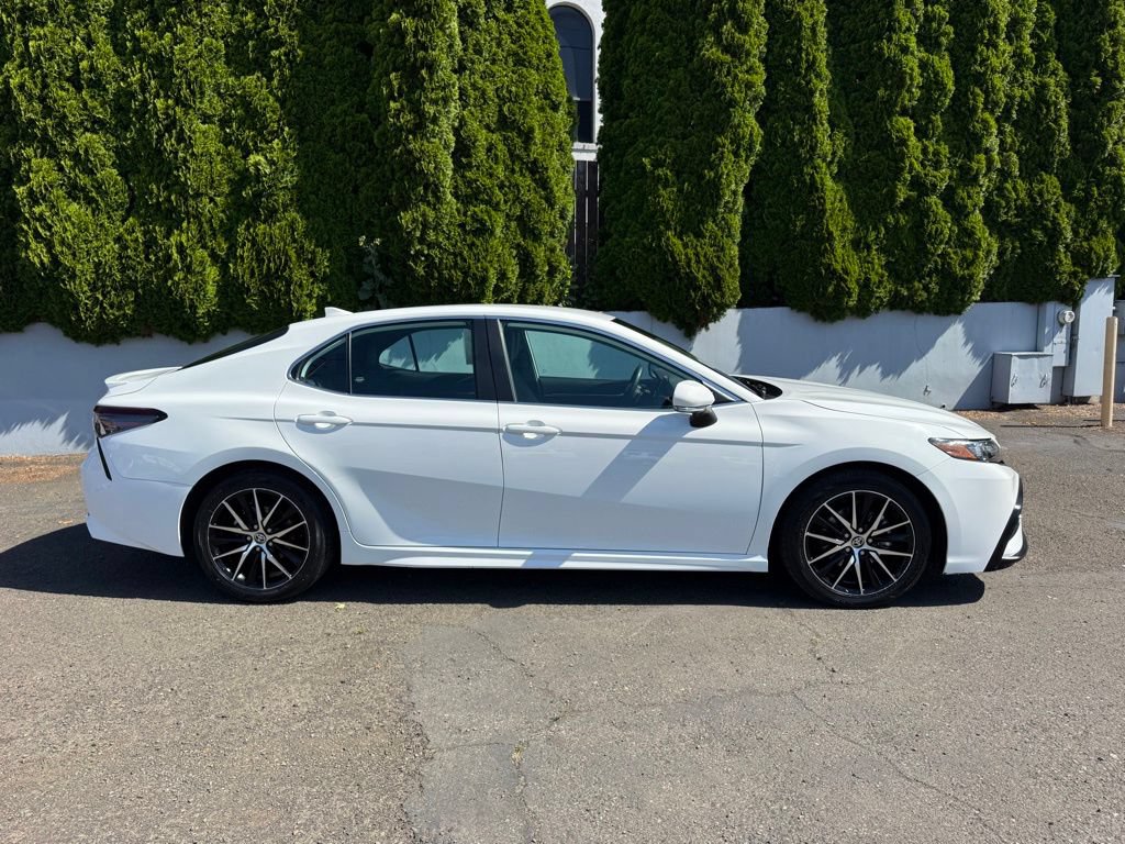 Used 2024 Toyota Camry SE w/ Cold Weather Package AWD/4WD image 9