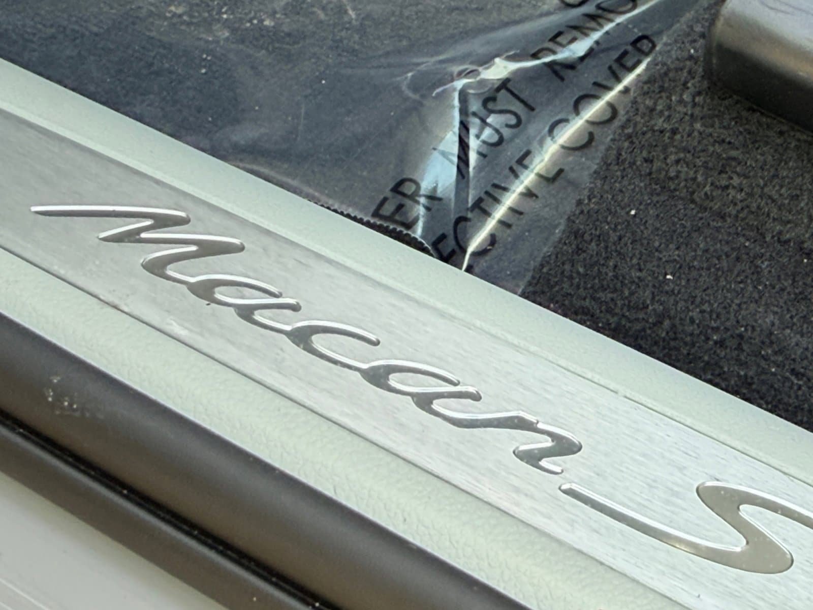 Certified 2025 Porsche Macan S AWD/4WD image 17