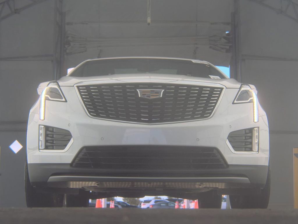 Used 2021 Cadillac XT5 Premium Luxury image 3