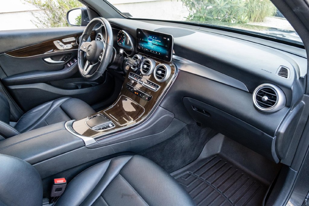 Used 2021 Mercedes-Benz GLC 300 4MATIC image 24