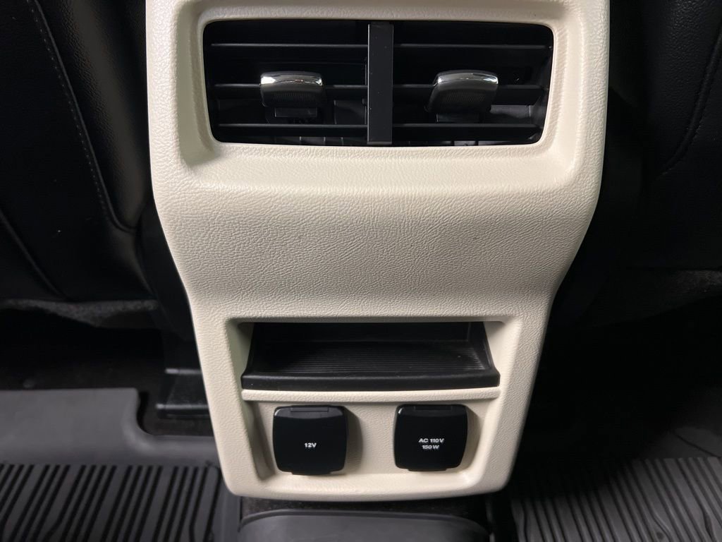 Certified 2019 Ford Edge Titanium w/ Cold Weather Package FWD image 32