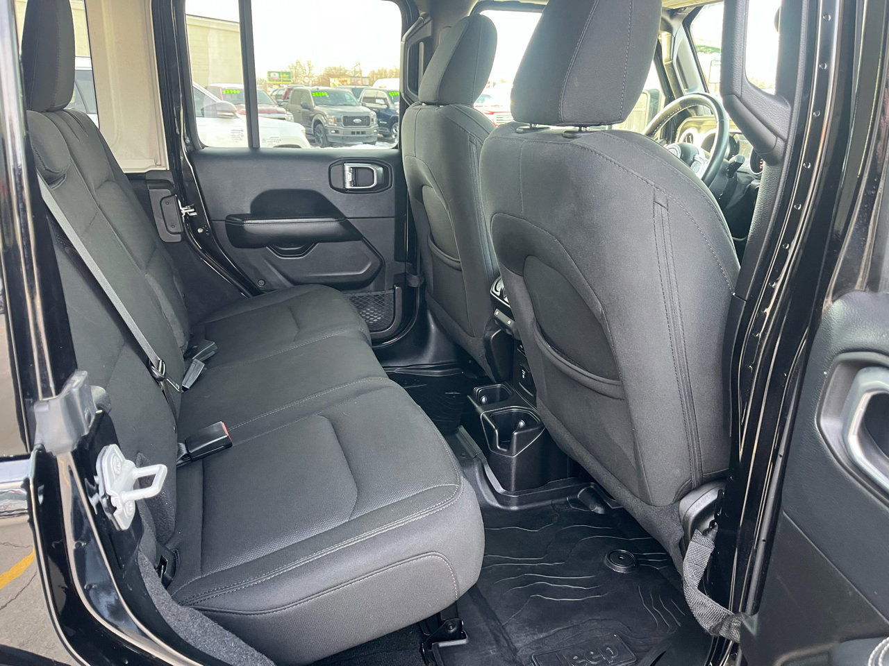 Used 2018 Jeep Wrangler Unlimited Sahara w/ LED Lighting Group image 10