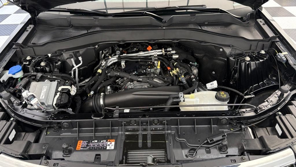 Used 2025 Ford Explorer Active AWD/4WD image 11