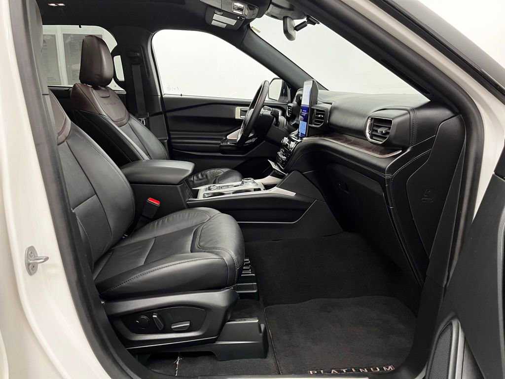 Used 2023 Ford Explorer Platinum w/ Technology Package image 33