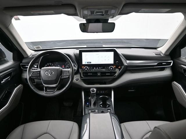 Certified 2023 Toyota Highlander XLE image 29