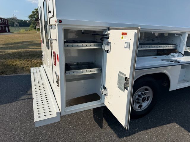 Used 2019 GMC Savana 3500 w/ Power Convenience Package RWD image 23