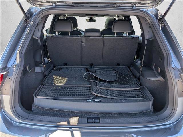Used 2023 Volkswagen Tiguan SE R-Line image 6