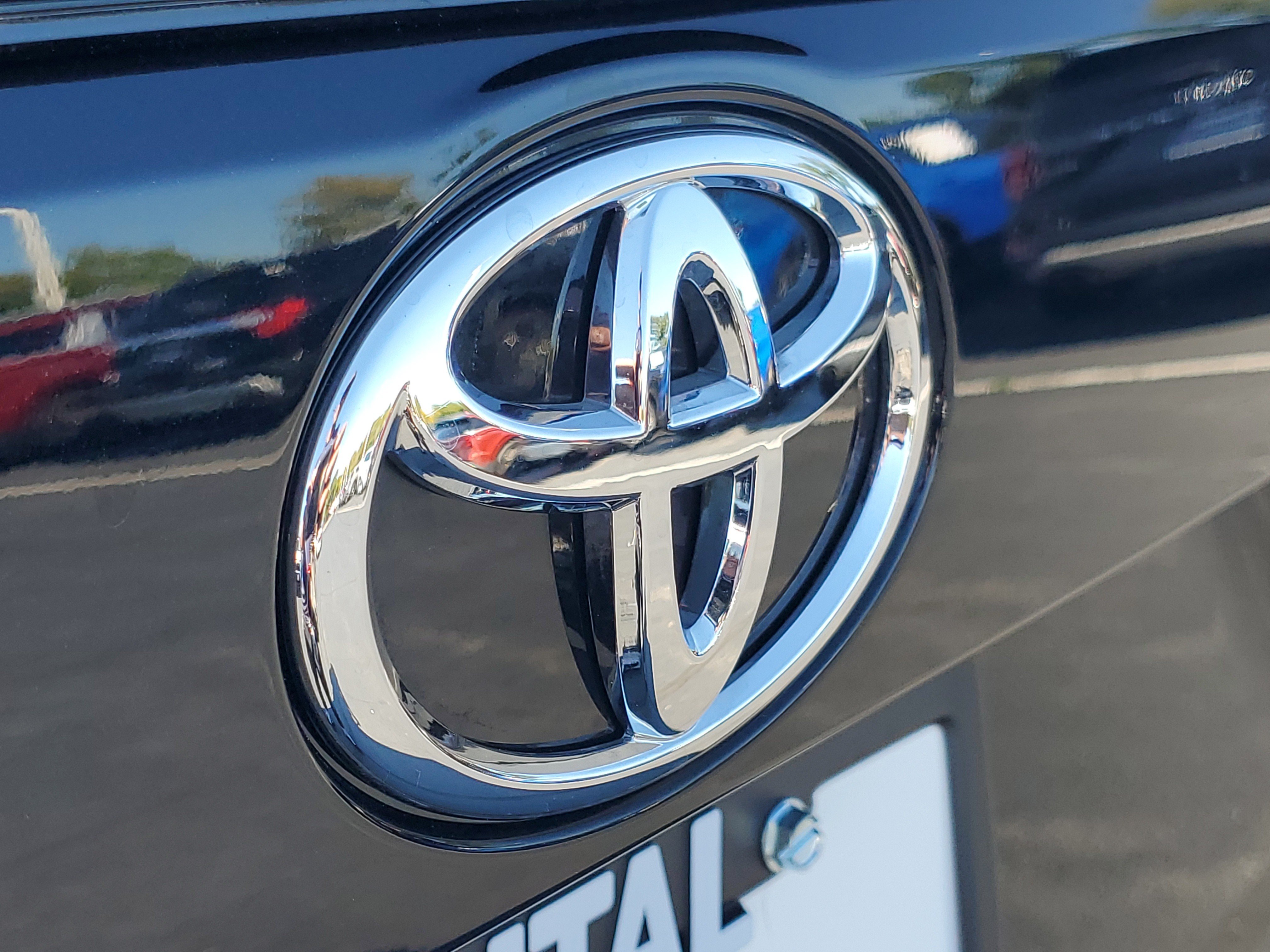 Certified 2025 Toyota RAV4 LE AWD/4WD image 8