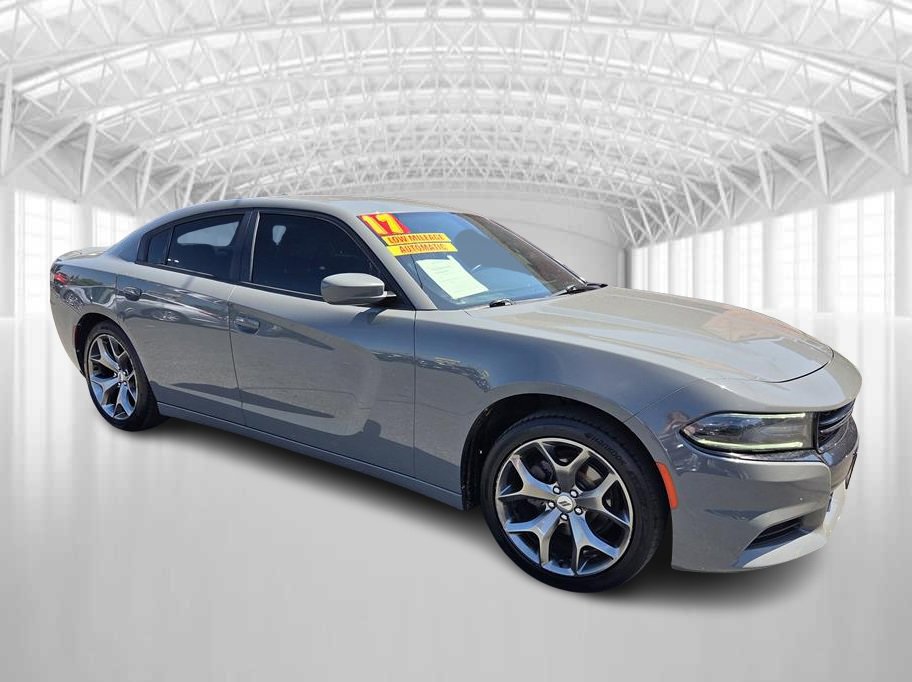 Used 2017 Dodge Charger SXT w/ Plus Group RWD image 2