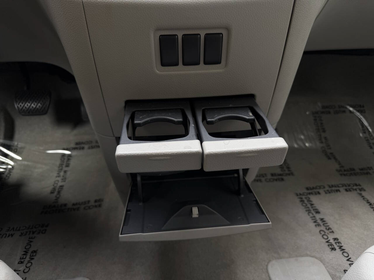 Used 2014 Nissan Quest S FWD image 31