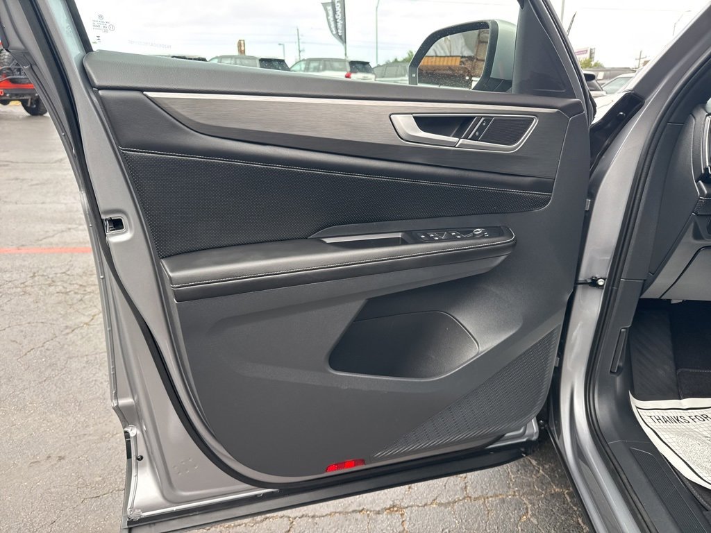 Used 2024 Volkswagen Atlas Cross Sport SE image 11