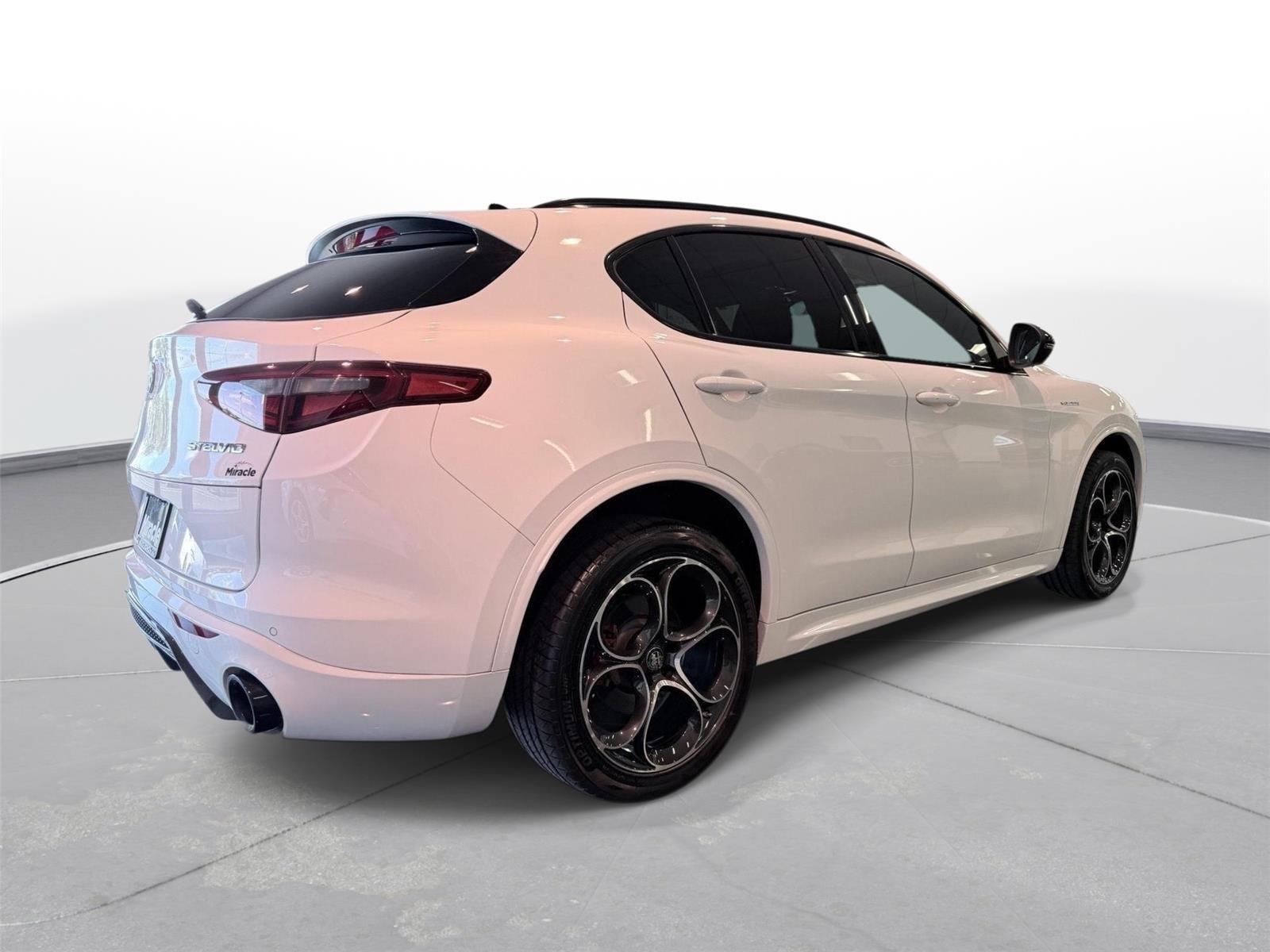 Used 2023 Alfa Romeo Stelvio Veloce AWD/4WD image 13