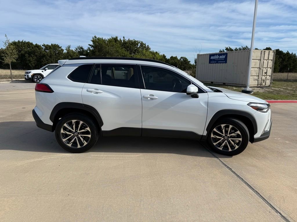 Used 2023 Toyota Corolla Cross XLE image 4