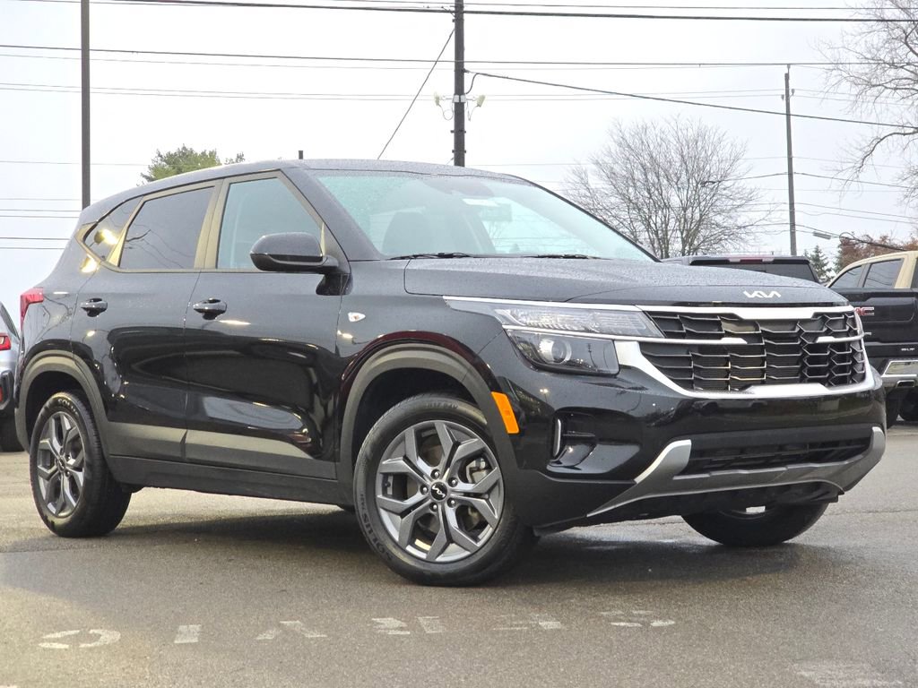 Used 2024 Kia Seltos LX image 1
