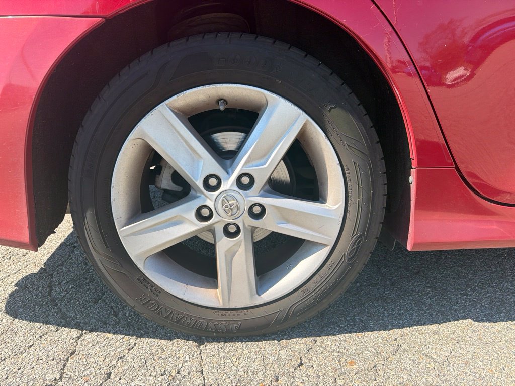 Used 2014 Toyota Camry SE FWD image 13