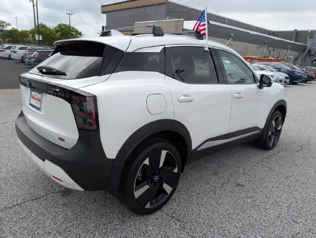 Used 2025 Nissan Kicks SR w/ Illumination Package FWD image 5