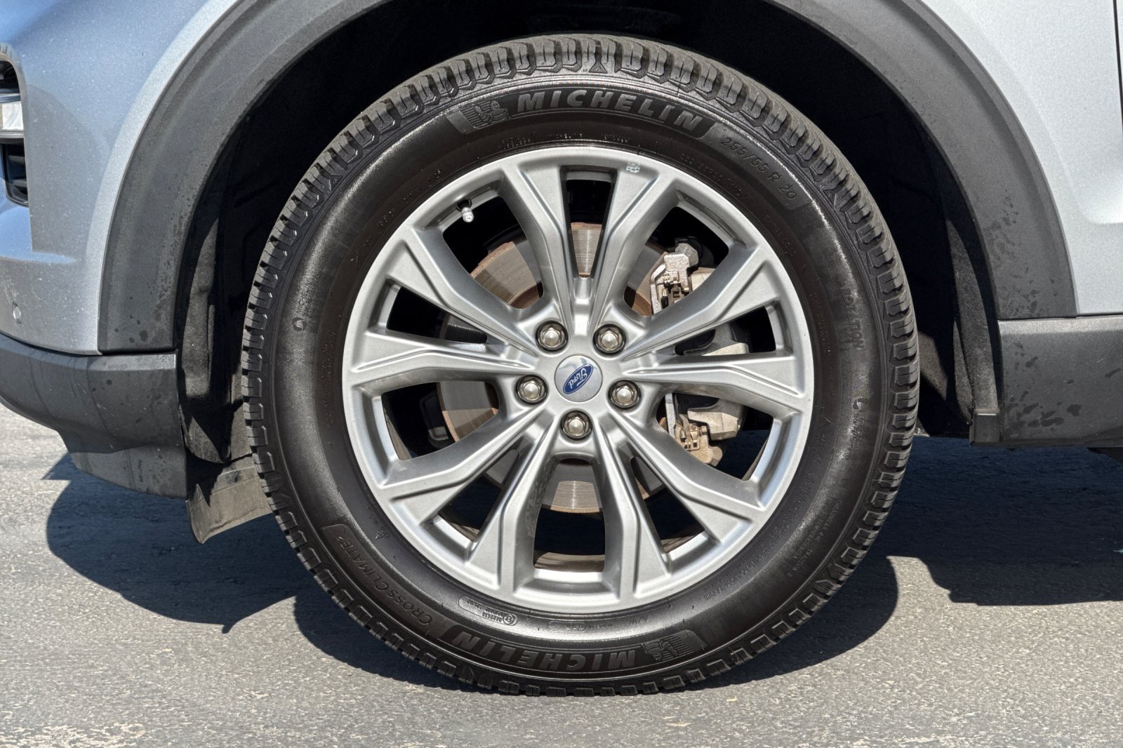 Used 2023 Ford Explorer Limited AWD/4WD image 32