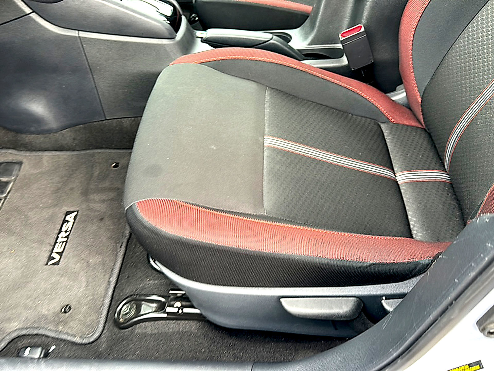 Used 2024 Nissan Versa SR FWD image 15