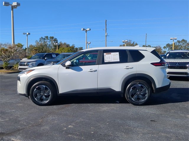 Used 2024 Nissan Rogue SV image 9