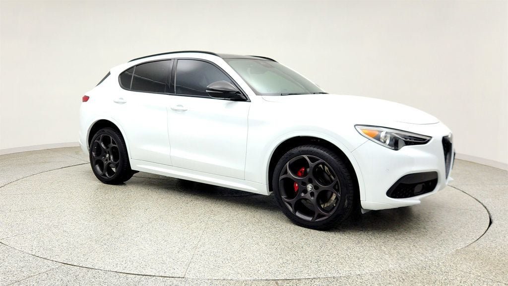 Used 2023 Alfa Romeo Stelvio Veloce AWD/4WD image 3
